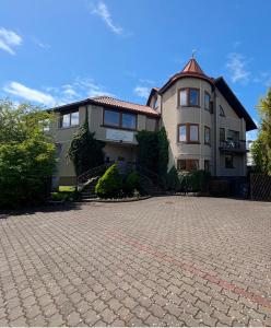 Big Family Apartment, 3 Bedrooms, Terrace, 1st Floor, City Center