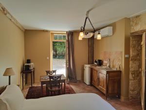 Appartements Les communs du Chateau du Sollier - Charme Calme Confort Climatisation a 5mn du peage : photos des chambres