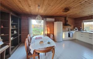 Amazing Home In Hatlestrand With Wifi