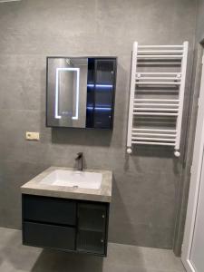 Green View Apartment Near Metro