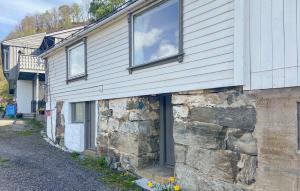 Gorgeous Home In Hovland With Wifi