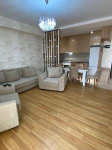 Green View Apartment Near Metro