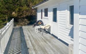 Stunning Home In Fjell With Wifi