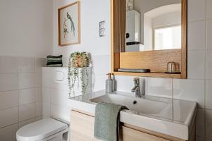 Classic elegance with 2BR, 2BthR by view by Astoria