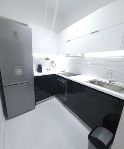 Elegant-Quiet 2 Metro Center