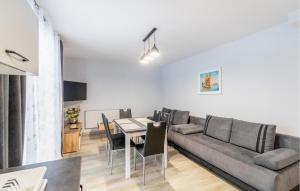 Stunning Apartment In Zarnowska