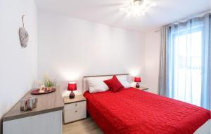 Stunning Apartment In Zarnowska