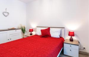 Stunning Apartment In Zarnowska
