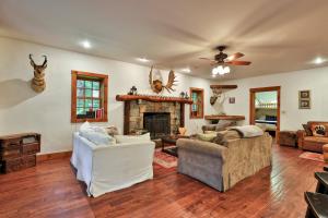 Spacious Vermont Mountain Retreat - 4BR,4BA - Near Skiing & Hiking - Perfect for Groups