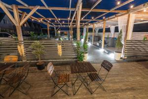 Old Tree Villa & Restaurant