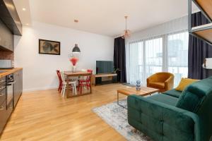 Modern Apartment with Parking & Balcony by Noclegi Renters