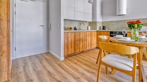 Rezydencja Niechorze D206 Eco Boho z Basenem, Sauną, Jacuzzi, przy samej PLAŻY - 5D Apartments