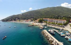 Apartman Zora 3 by Villas guide