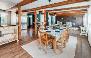 2 Bedroom Cozy Home In Munka-Ljungby