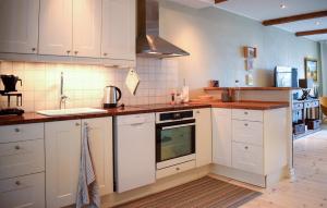 2 Bedroom Lovely Home In Ystad