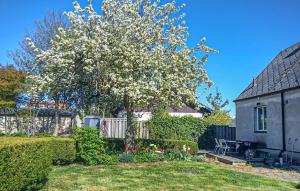 2 Bedroom Amazing Home In Hammenhög