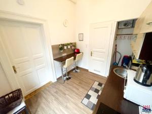Little Americas Queens Apartment