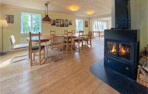 Awesome Home In Lidhult With Lake View