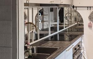 1 Bedroom Amazing Home In Blomstermåla