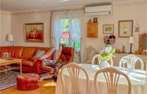 Awesome Home In Löttorp With Kitchen