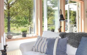 2 Bedroom Amazing Home In Lärbro