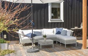 2 Bedroom Amazing Home In Lärbro