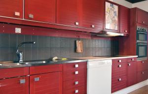 Awesome Home In Tidaholm With Kitchen