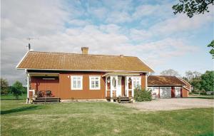 2 Bedroom Cozy Home In Lyrestad