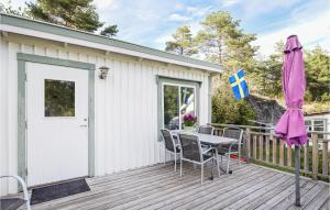 Lovely Home In Strömstad With Wifi