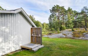 Lovely Home In Strömstad With Wifi