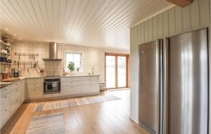 Gorgeous Home In Köpmannebro With Wifi