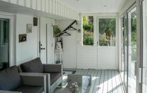 2 Bedroom Cozy Home In Skärholmen
