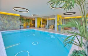 Beautiful Apartment In Rogasovci 