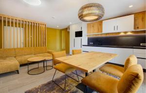 Beautiful Apartment In Rogasovci 