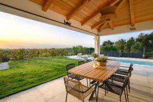 Luxury Villa Sofia with Pool and Garage In Poreč, Istria 