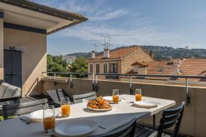 LB Vacation Rentals I A Quiet Place with Terrace in the Heart of Cannes