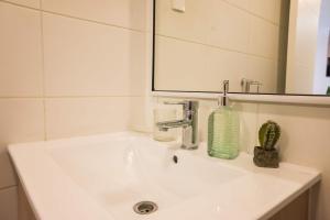 Chic 1BR Oasis in Centro Metro Bliss Your Doorstep