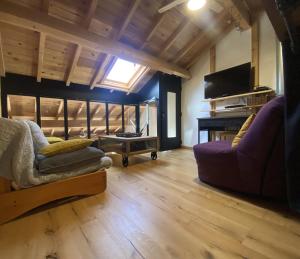 Villas GITE LES GRANDES VIGNES, SUD Ardeche, independant et privatise, piscine chauffee, climatisation, SPA, 11 chambres, 8 salles de bains : photos des chambres