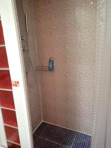 T2 sur la place du village proche Mer et Montpellier