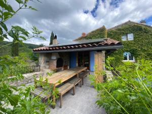 Villas GITE LES GRANDES VIGNES, SUD Ardeche, independant et privatise, piscine chauffee, climatisation, SPA, 11 chambres, 8 salles de bains : photos des chambres