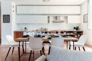 Silken Escape - Pool and Lake View - by MyHomeInComo