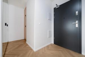 Manufaktura Suites - 76m2, Parking, AirCon - by Rentujemy