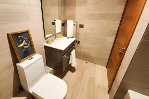 Moderno Edifício Frente al Lago