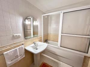 Appartement cosy à Kabila vue sur mer piscine et plage