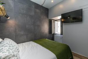 Typical Mouraria Studios by Hosty