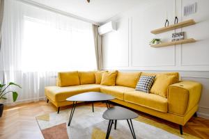 Stylish 2BD with Balcony & Desk near Vitosha Blvd by Flat Mаnager