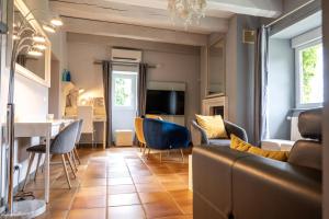 Villas GITE LES GRANDES VIGNES, SUD Ardeche, independant et privatise, piscine chauffee, climatisation, SPA, 11 chambres, 8 salles de bains : photos des chambres