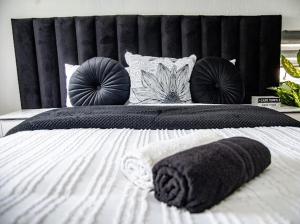 Top-Floor Open En-Suite Studio