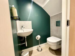 Cute 1 bed Duplex Apartment with Balcony