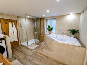 Maisons de vacances L-echappee aux cerfs SPA : photos des chambres